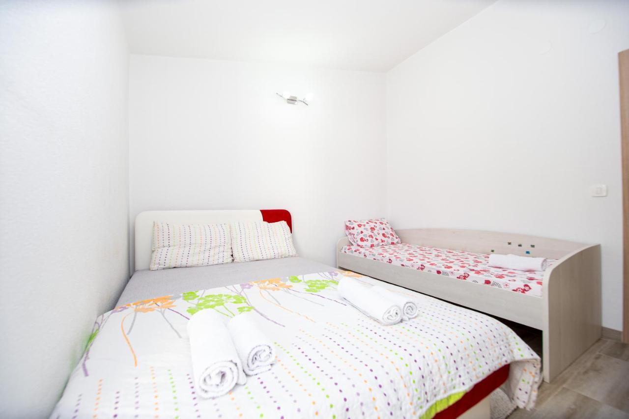 Lana Apartment Prcanj Ngoại thất bức ảnh