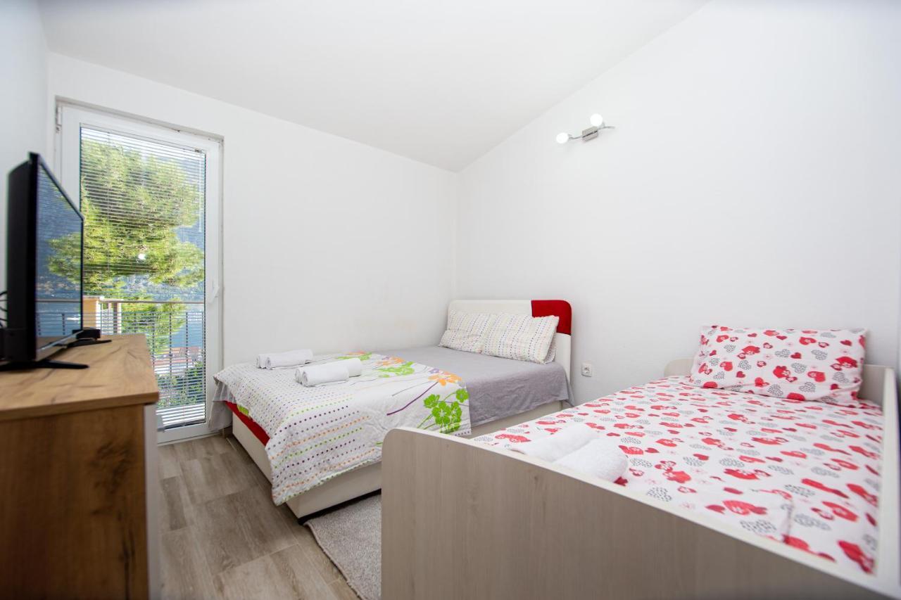 Lana Apartment Prcanj Ngoại thất bức ảnh