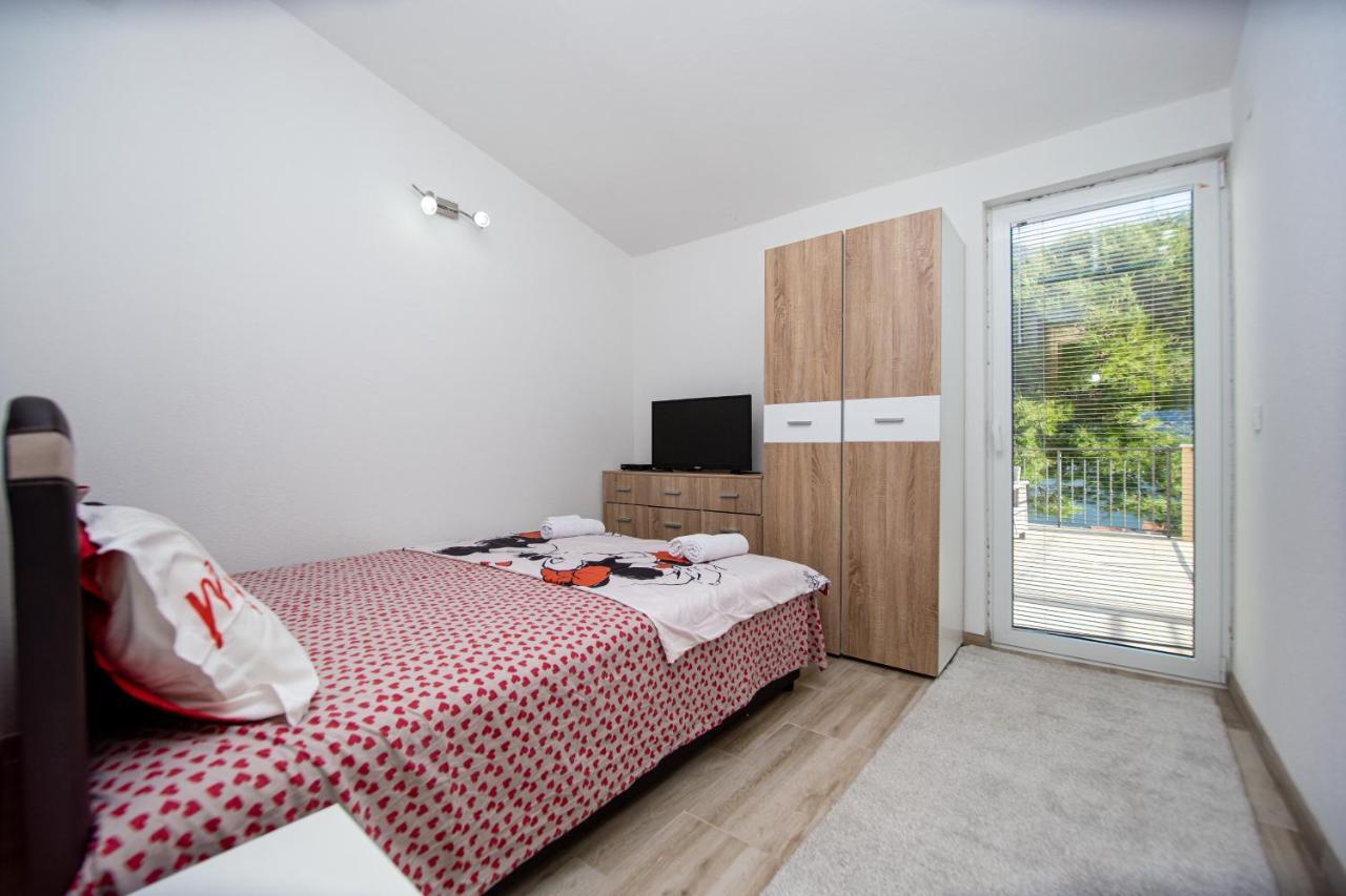 Lana Apartment Prcanj Ngoại thất bức ảnh